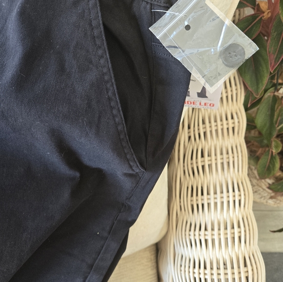 Trousers - Picture 7 of 8